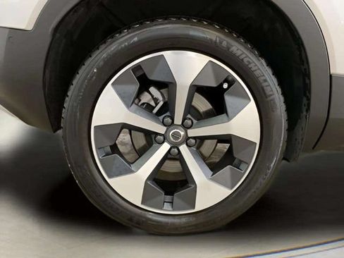 Used 2025 Volvo XC40 B5 Plus AWD/4WD image 99