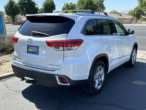 Used 2019 Toyota Highlander Limited w/ Carpet Mat Package (TMS) AWD/4WD image 3