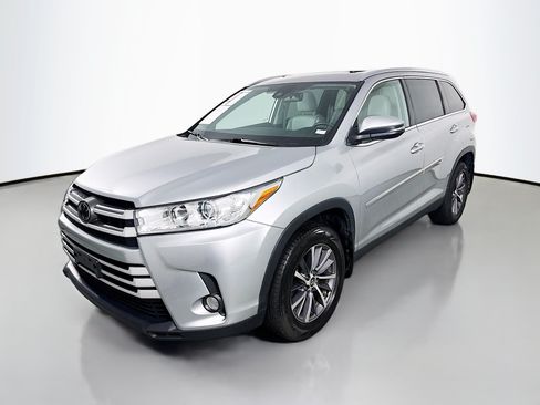 Used 2019 Toyota Highlander XLE w/ Protection Package #3 AWD/4WD image 3