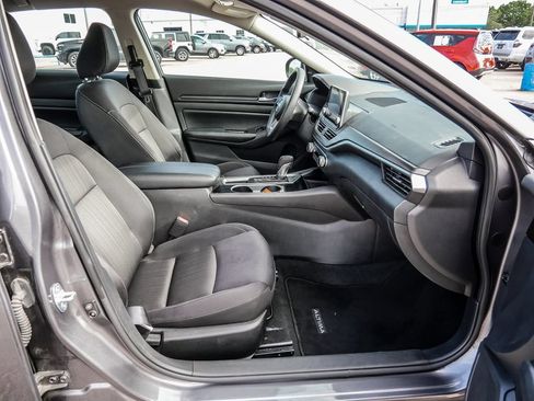 Used 2024 Nissan Altima 2.5 SV FWD image 13