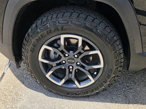 Used 2025 Chevrolet Equinox ACTIV w/ Safety and Technology Package FWD image 10