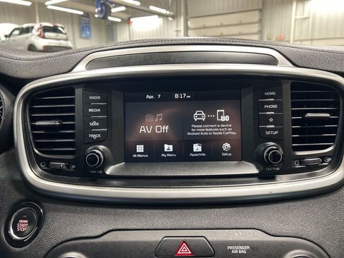 Used 2020 Kia Sorento S image 15