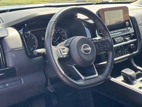 Used 2024 Nissan Pathfinder SV image 7