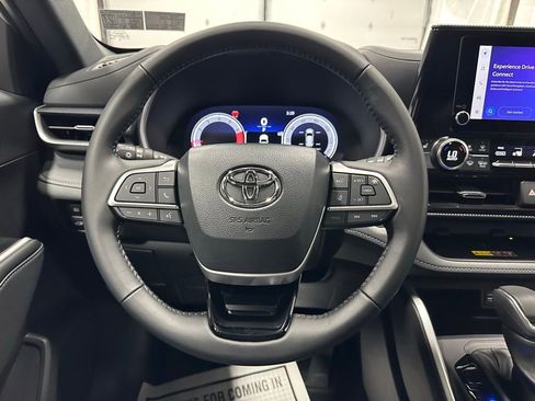 Used 2025 Toyota Highlander XSE image 18