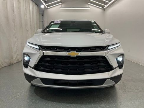 Used 2025 Chevrolet Blazer LT FWD image 3