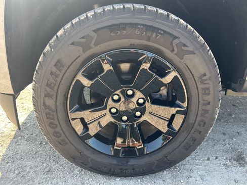 Used 2022 Chevrolet Colorado LT w/ Safety Package image 10