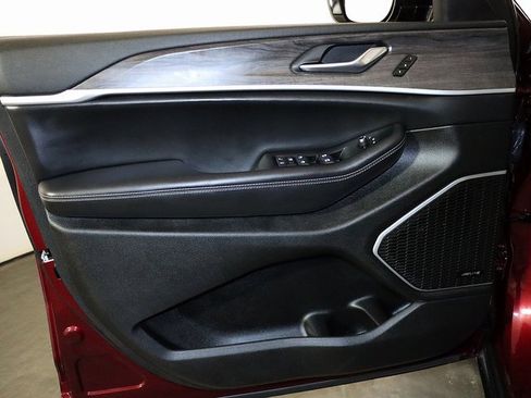 Used 2022 Jeep Grand Cherokee Limited 4xe image 26