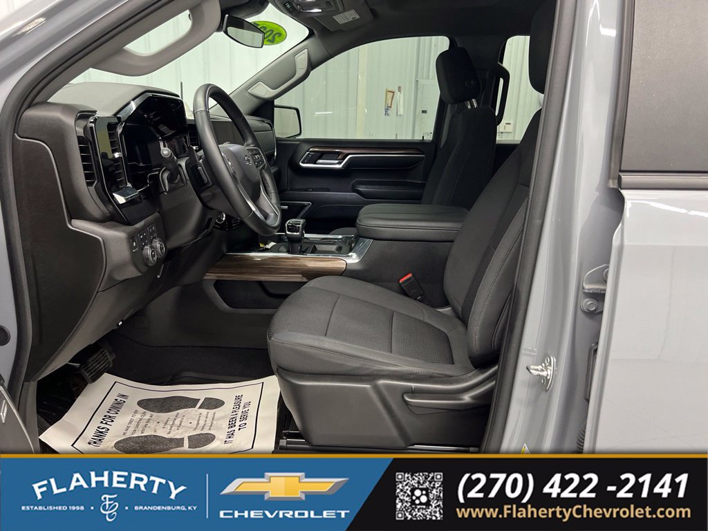 Used 2025 Chevrolet Silverado 1500 RST AWD/4WD image 9