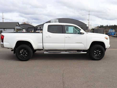 Certified 2019 Toyota Tacoma SR5 image 4