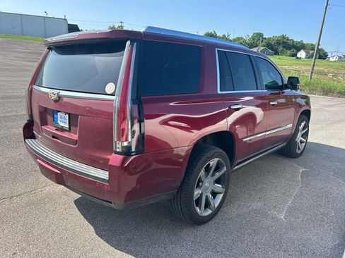 Used 2017 Cadillac Escalade Premium Luxury AWD/4WD image 2