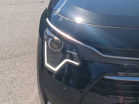 New 2025 Kia Niro EX Touring image 8