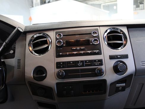 Used 2015 Ford F250 XLT w/ Snow Plow Prep Package image 15