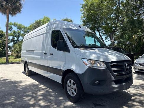 Used 2022 Mercedes-Benz Sprinter 2500 image 4