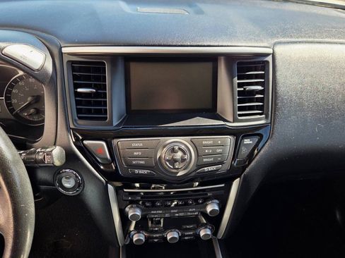 Used 2013 Nissan Pathfinder SV AWD/4WD image 22