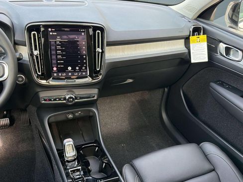 New 2026 Volvo XC40 B5 Plus w/ Climate Package AWD/4WD image 15