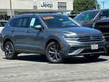 Used 2022 Volkswagen Tiguan SE w/ Panoramic Sunroof Package image 2