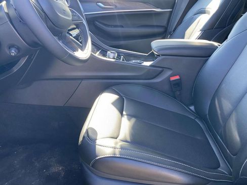 New 2026 Jeep Grand Cherokee Limited w/ Luxury Tech Group II RWD image 11