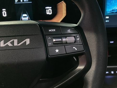 Used 2025 Kia K4 LXS image 16