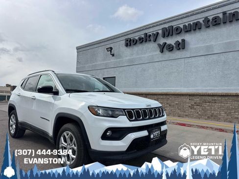 Used 2024 Jeep Compass Latitude AWD/4WD image 1