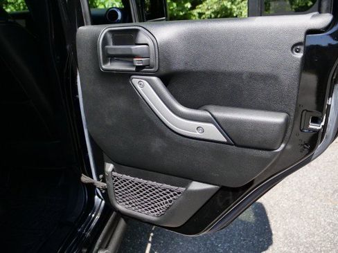 Used 2017 Jeep Wrangler Unlimited Rubicon AWD/4WD image 35