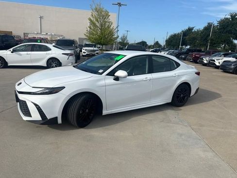 Used 2025 Toyota Camry SE FWD image 7
