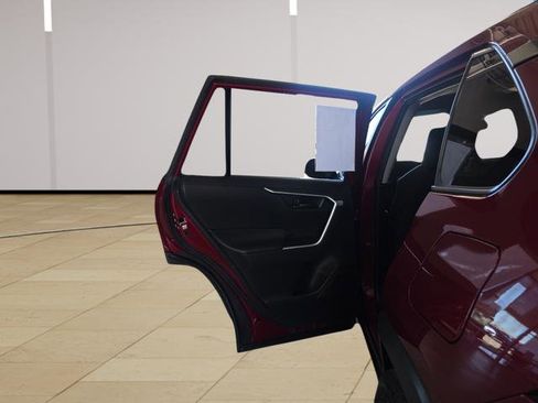 Used 2021 Toyota RAV4 LE AWD/4WD image 22