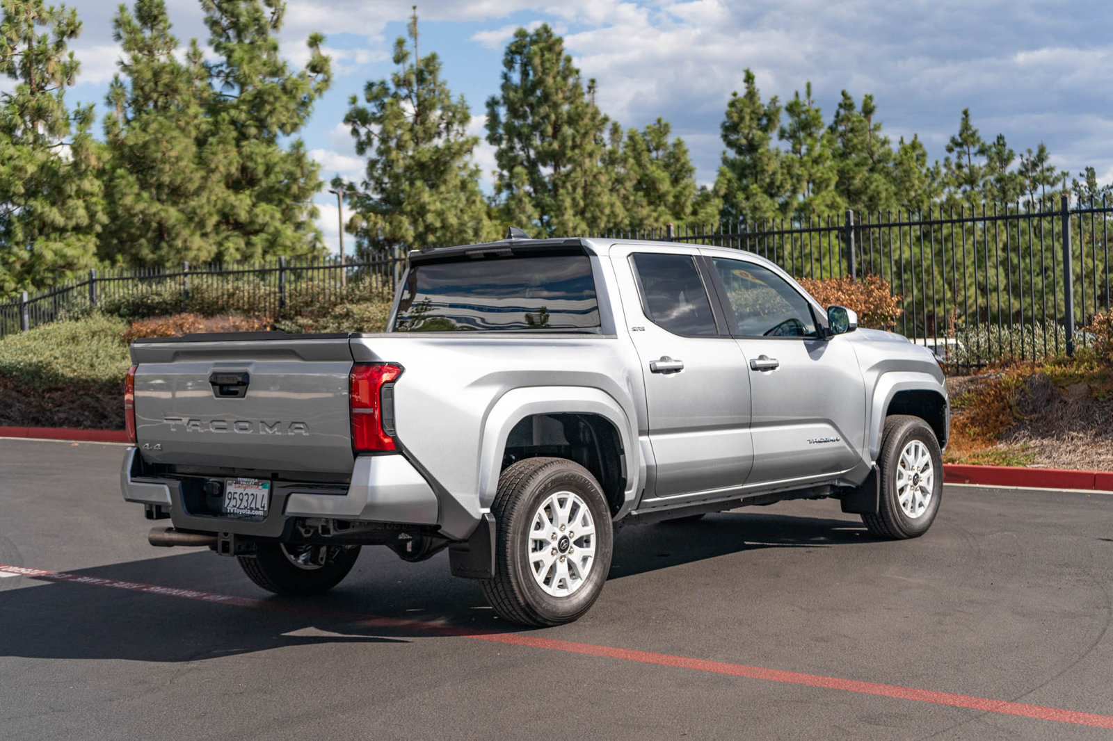 Certified 2026 Toyota Tacoma SR5 AWD/4WD image 9