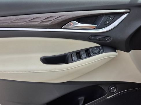 Used 2022 Buick Enclave Avenir w/ Avenir Technology Package FWD image 19
