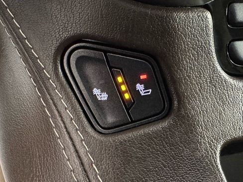 Used 2019 Chevrolet Tahoe LT w/ LT Signature Package image 19