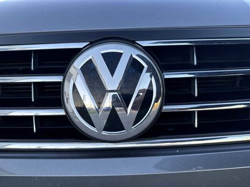 Used 2018 Volkswagen Passat 2.0T R-Line image 10