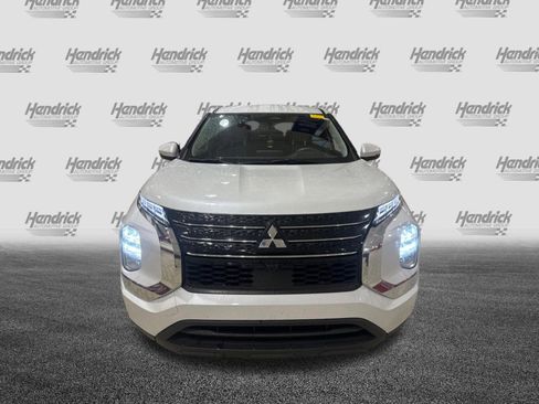 Used 2022 Mitsubishi Outlander ES FWD image 2