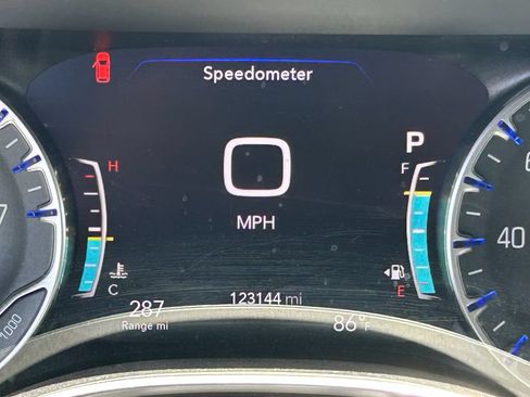 Used 2017 Chrysler Pacifica Touring-L Plus w/ Tire & Wheel Group FWD image 21