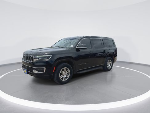 Used 2023 Jeep Wagoneer 4WD image 5