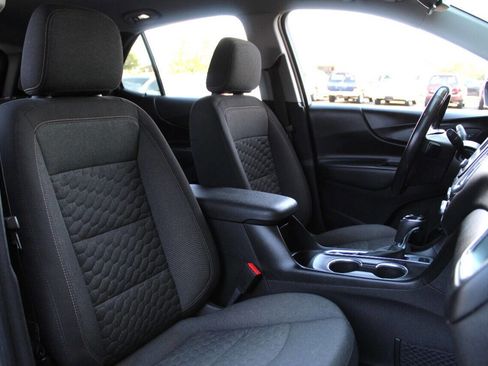Used 2018 Chevrolet Equinox LT image 11