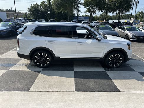 Used 2024 Kia Telluride SX w/ Towing Package FWD image 3