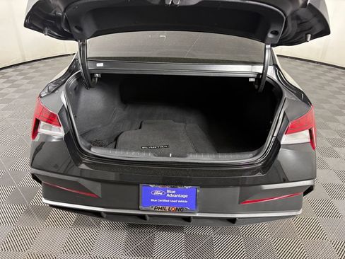 Used 2025 Hyundai Elantra SEL FWD image 29