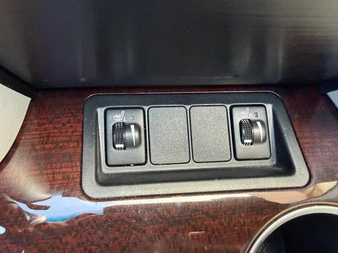 Used 2012 Toyota Camry XLE FWD image 22