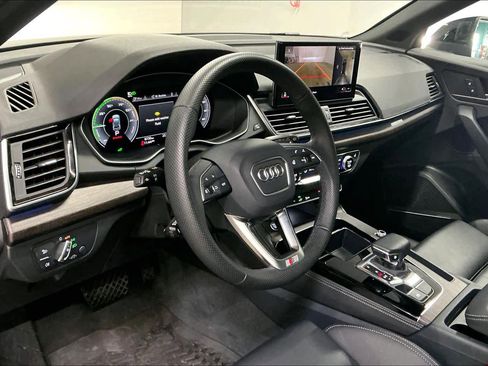 Used 2025 Audi Q5 e Premium Plus w/ Premium Plus Package image 16