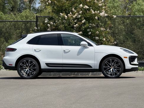 Used 2026 Porsche Macan AWD/4WD image 8