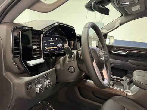 Used 2026 GMC Sierra 1500 SLT image 10
