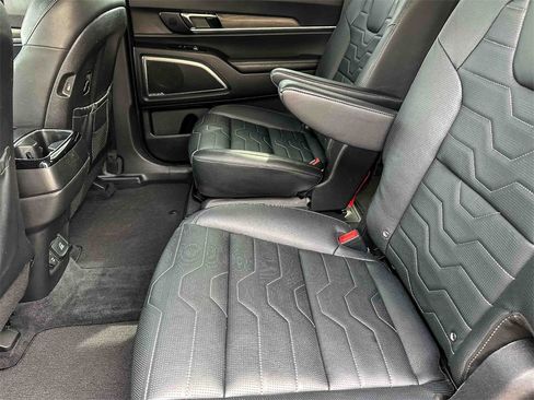 Used 2022 Kia Telluride SX w/ SX Prestige Package image 19