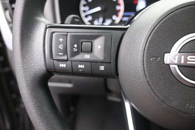 Used 2022 Nissan Rogue SV FWD image 14