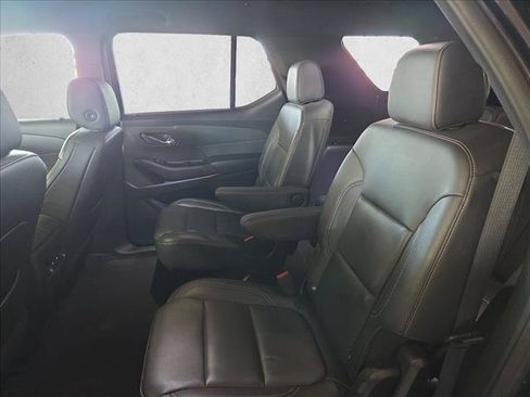 Used 2023 Chevrolet Traverse LT w/ LT Premium Package AWD/4WD image 17
