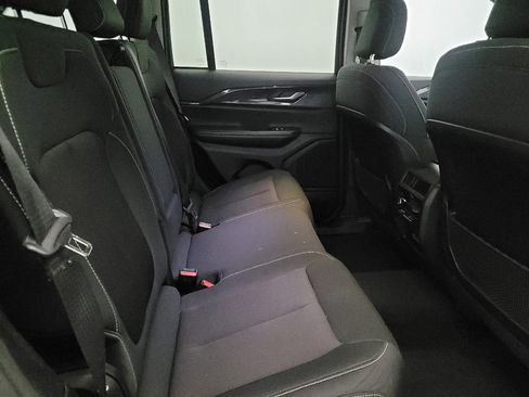 Used 2023 Jeep Grand Cherokee Laredo image 19