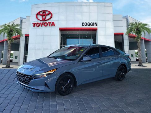 Used 2023 Hyundai Elantra SEL w/ Preferred Accessory Package image 1