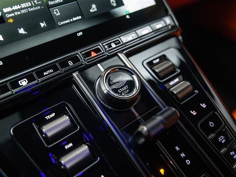 Used 2025 Aston Martin V8 Vantage Coupe image 9