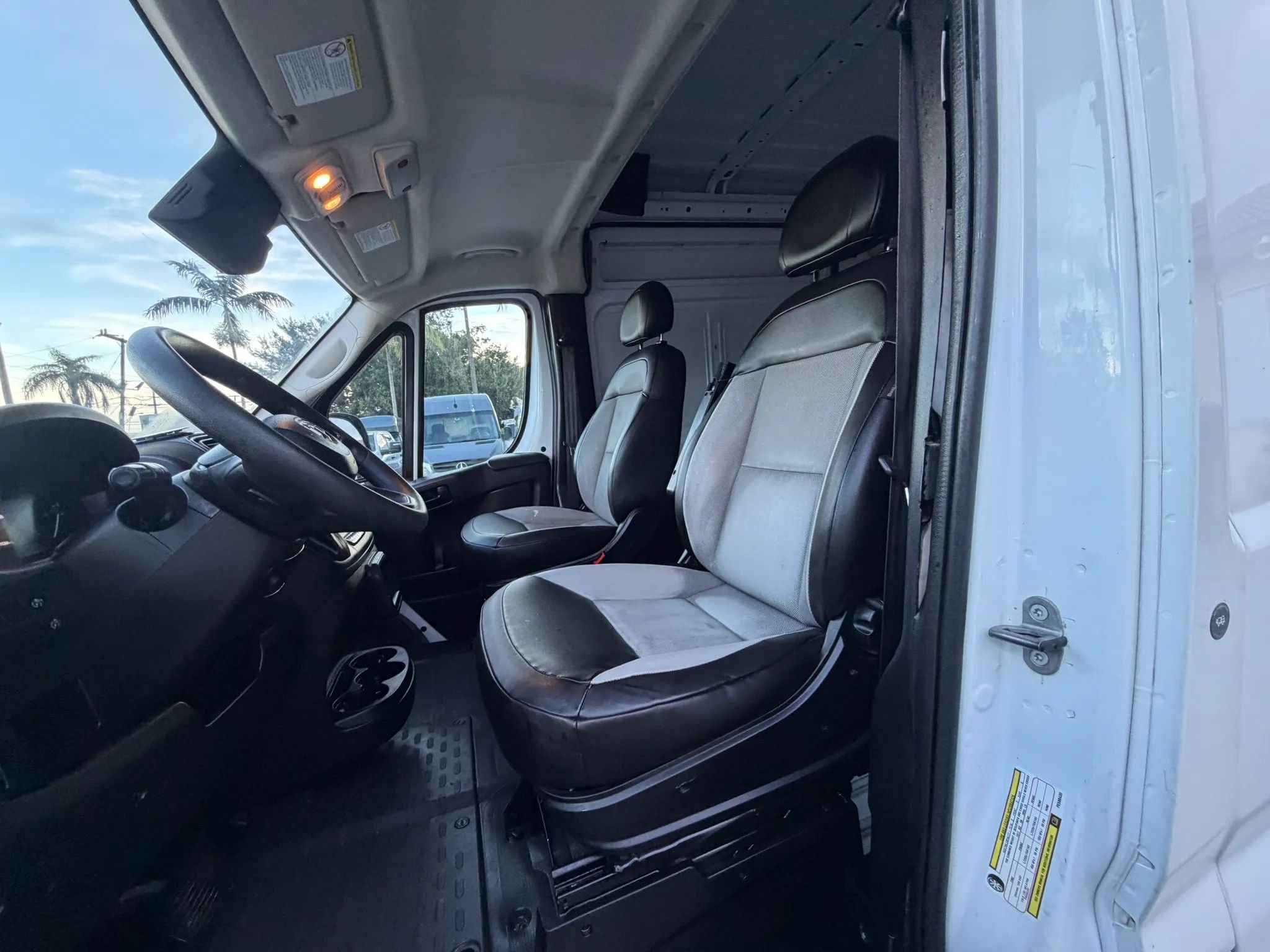 Used 2023 RAM ProMaster 2500 FWD image 12