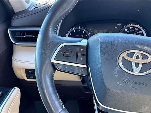 Used 2020 Toyota Highlander Limited FWD image 25