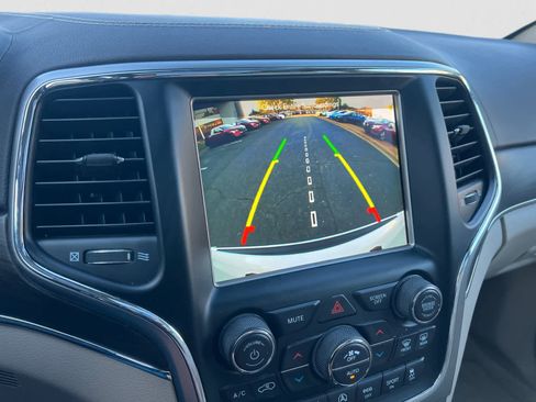 Used 2018 Jeep Grand Cherokee Overland image 21