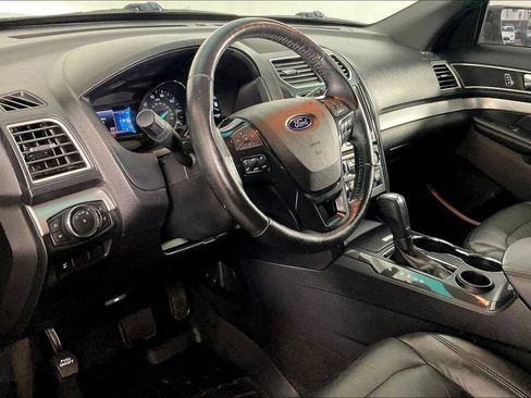 Used 2016 Ford Explorer XLT w/ Equipment Group 202A FWD image 14